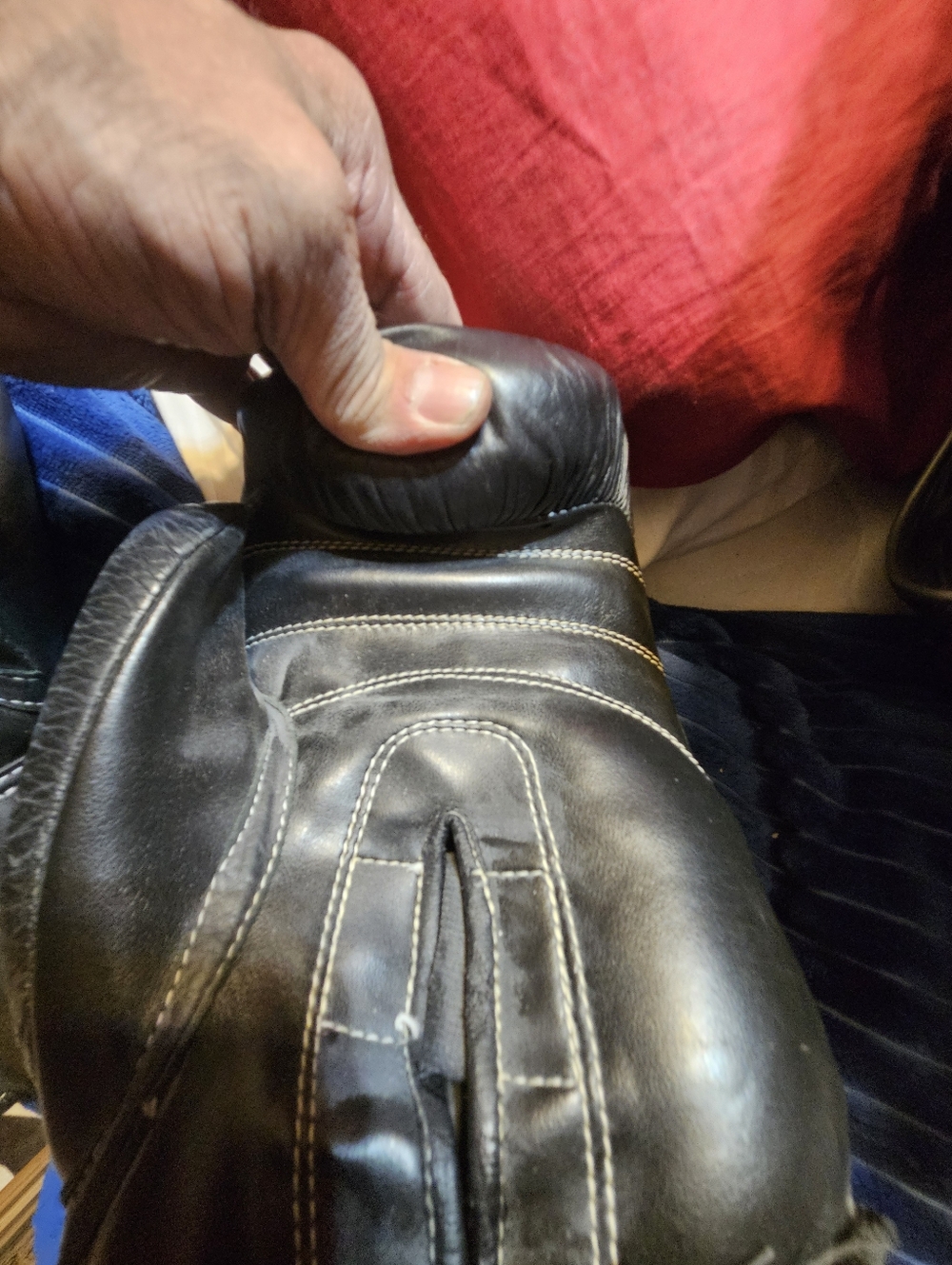 Top Contender Boxing Gloves - Picture 5 of 7